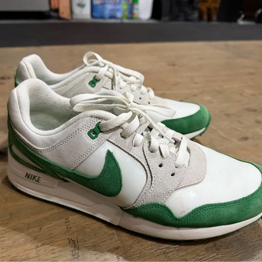 Nike Green and White Mens golf shoe - Picture 9 of 10